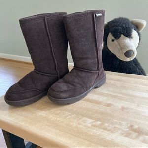 🤎 🐻Like new BearPaw chocolate suede snow boots. Good for outdoors.